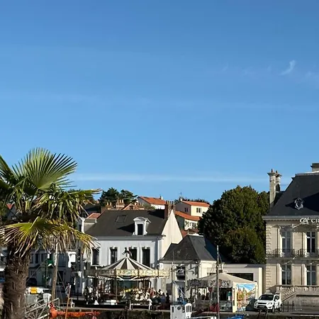 Vue Sur Le Vieux Port De
